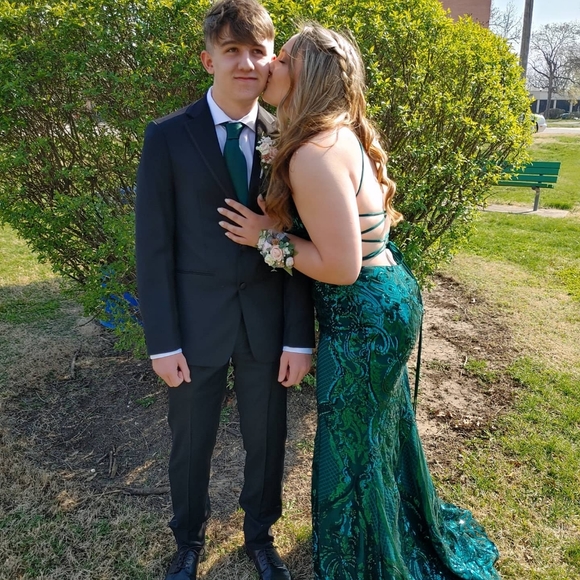 Stunning Green Prom Gown - Picture 2 of 3